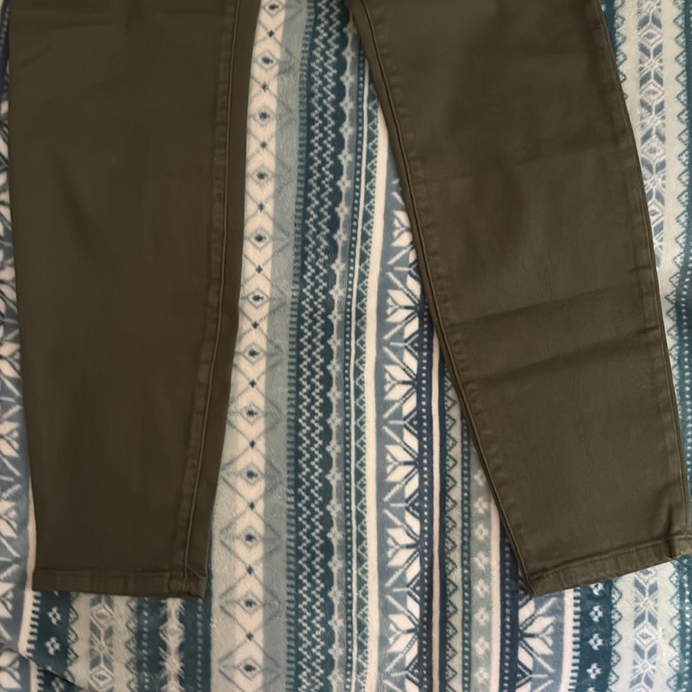 New Amazon Essentials Dark Green Pants - Picture 5 of 8